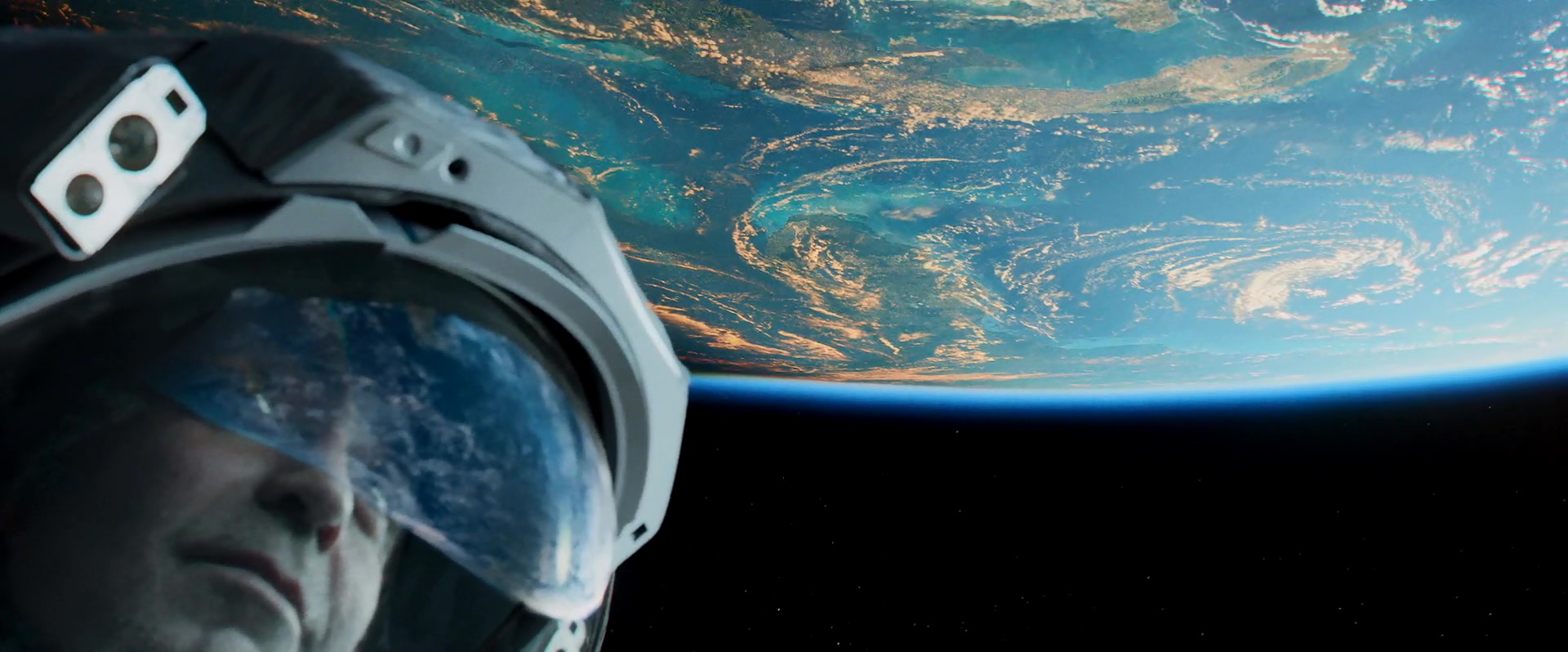 从高处跳到地面，如果地球没动，那力产生了什么效果？...