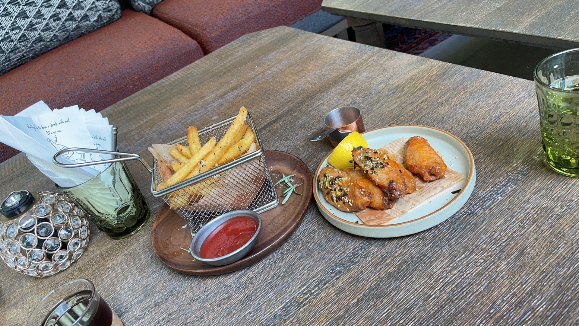 氛围 心里的氛围，脸上的氛围...