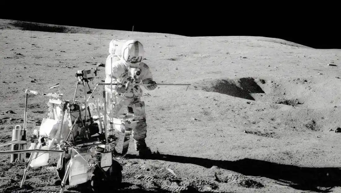 在月球上回望地球，为什么会给人带来恐惧感？...