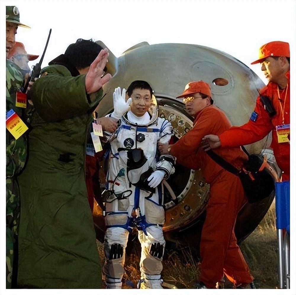 太空现四个神秘圆环,只在无线电波段可见,外星文明监...