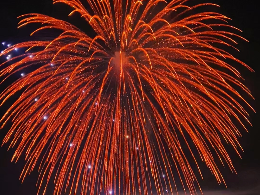 烟花的物理学原理，它的大小、形状和颜色是怎么来的？...