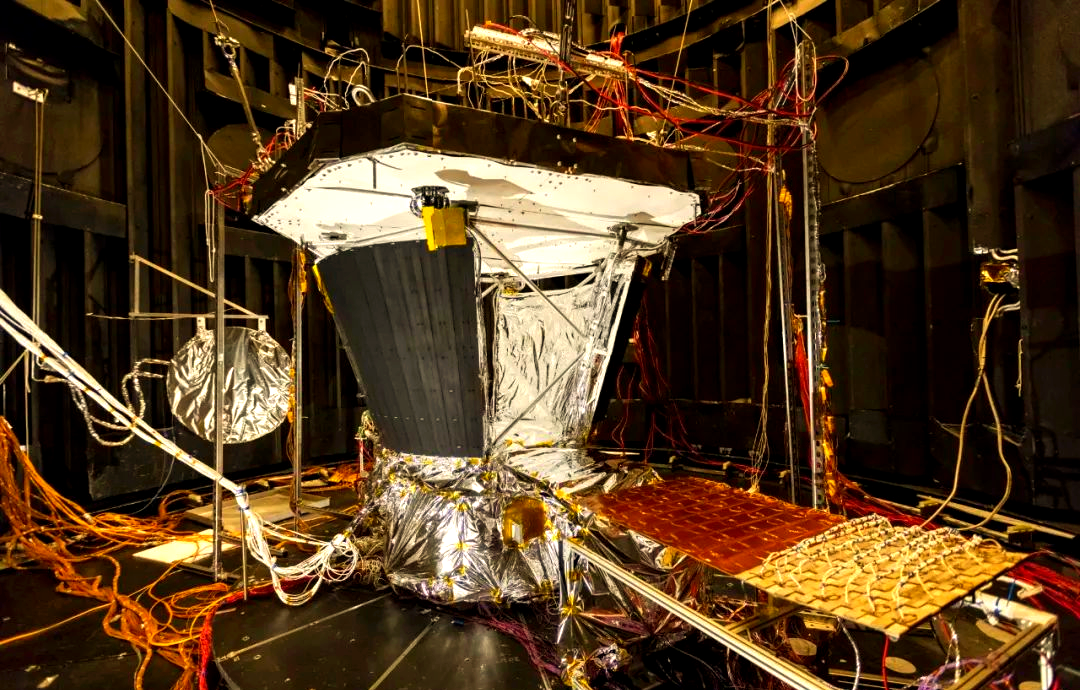 人类探测器首次“触及”太阳，上百万度的高温，它如何...