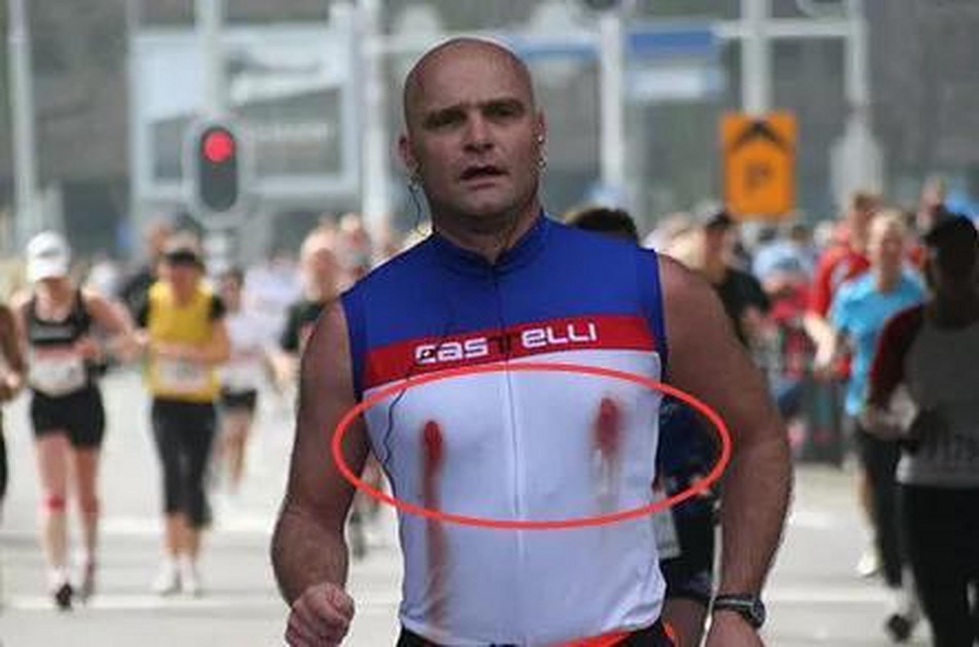 跑马拉松为什么一定要贴乳贴？不贴的话后果很严重...