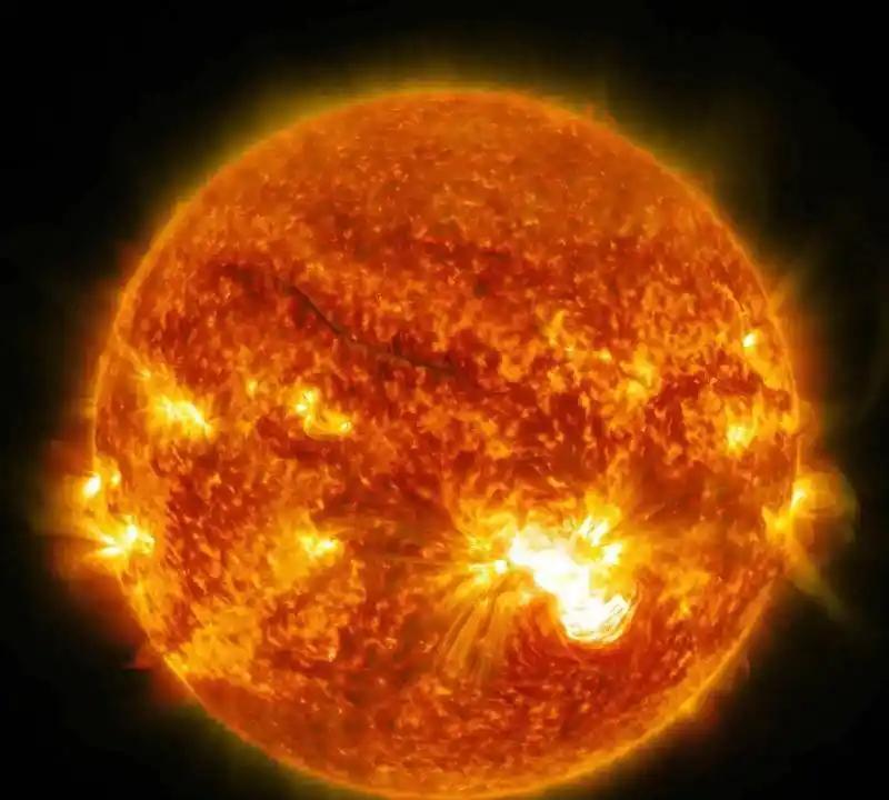 燃烧46亿年不熄灭，太阳到底用什么当燃料？...