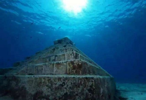2000米深海发现庞大结构，疑似机场建筑，文明或在...