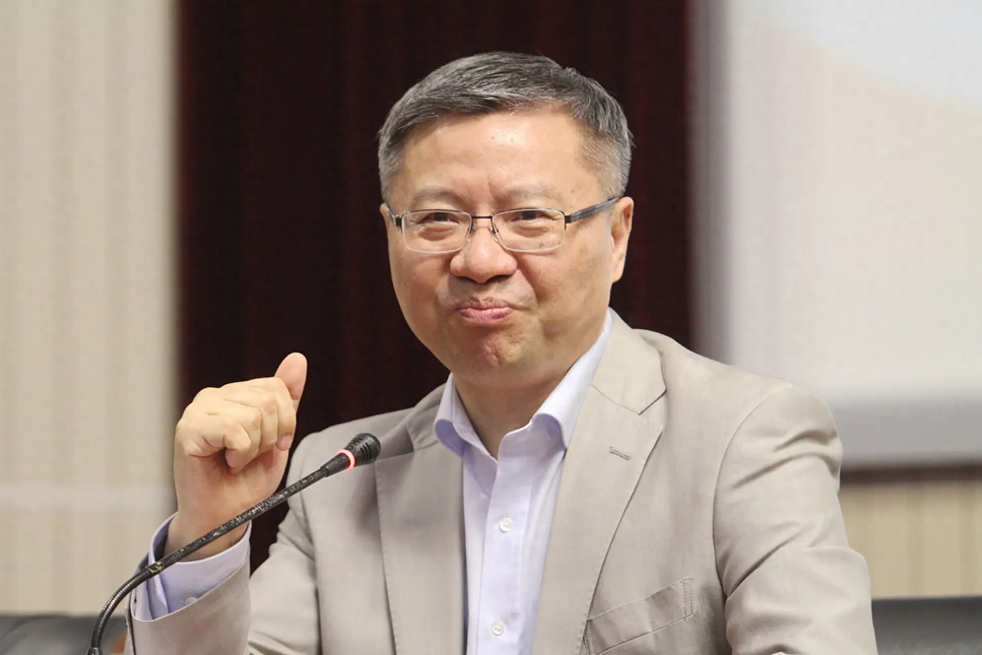 谁的大学？ 最后的教授？...