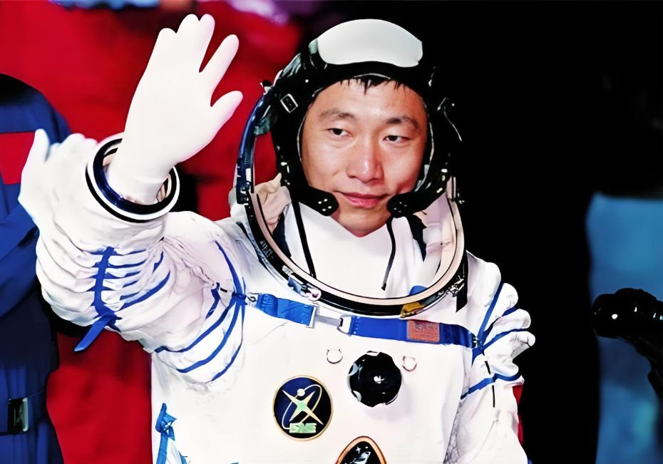 宇航员为什么坚信宇宙有控制者？登月时到底发现了什么？