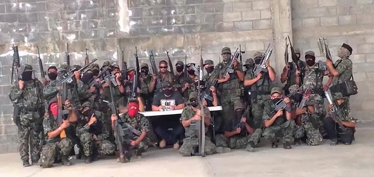 墨西哥传奇毒贩与美国缉毒局的仇恨纠葛，为何轰动世界...