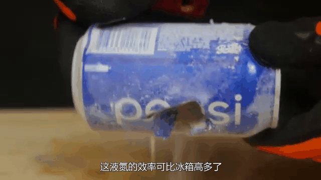 零下196摄氏度的液氮多可怕？为什么有人接触却没事...