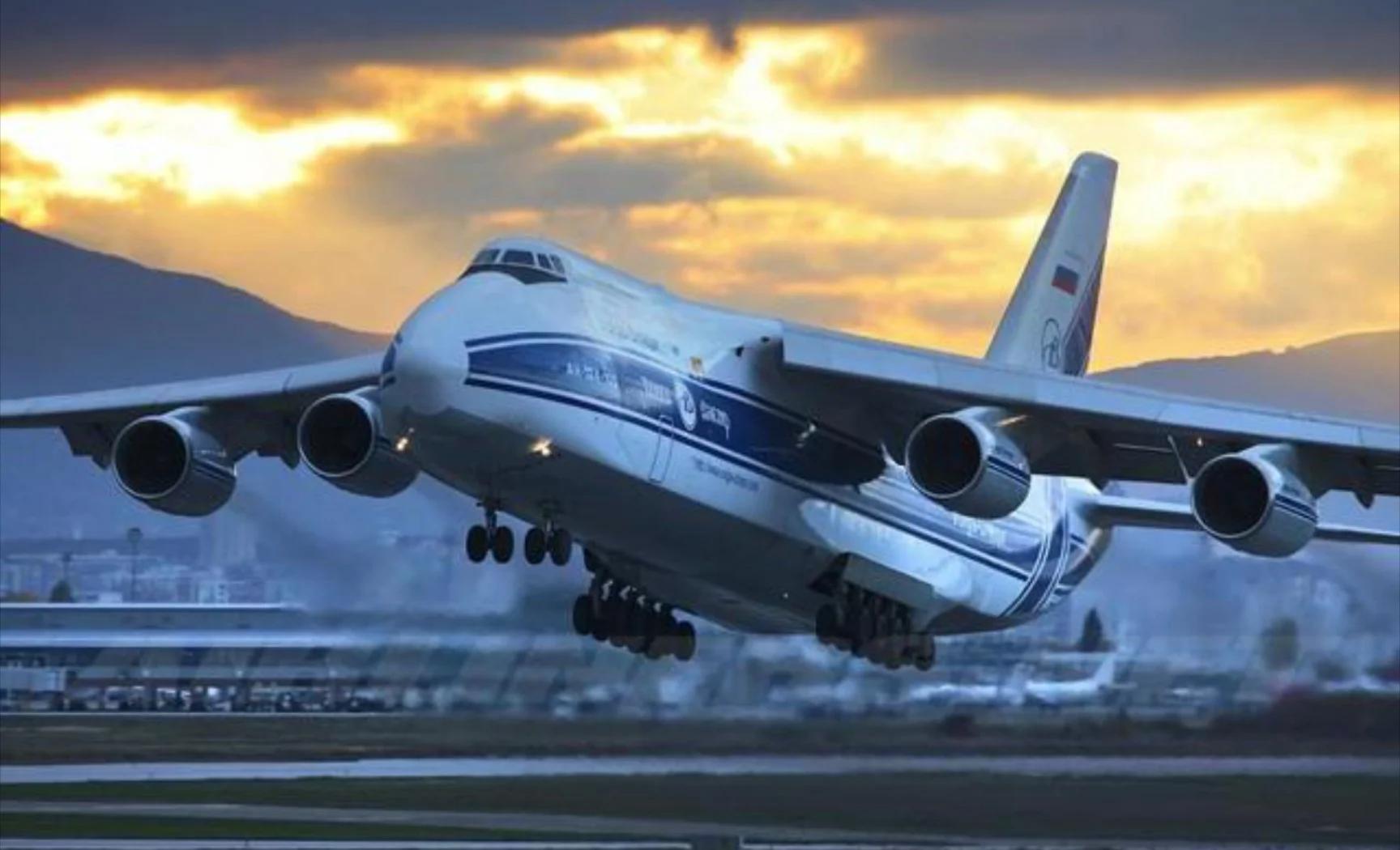 拍摄安-225运输机，为何中国卫星图像是黑白，不及...