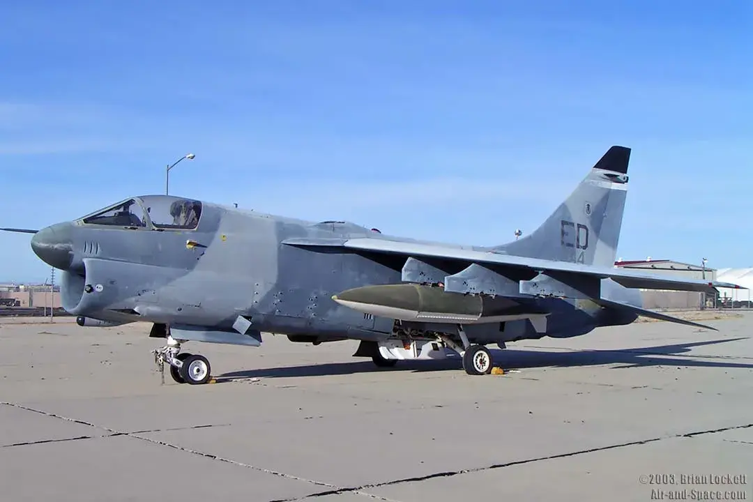 如何评价减速炸弹在现代战争的战术价值？...