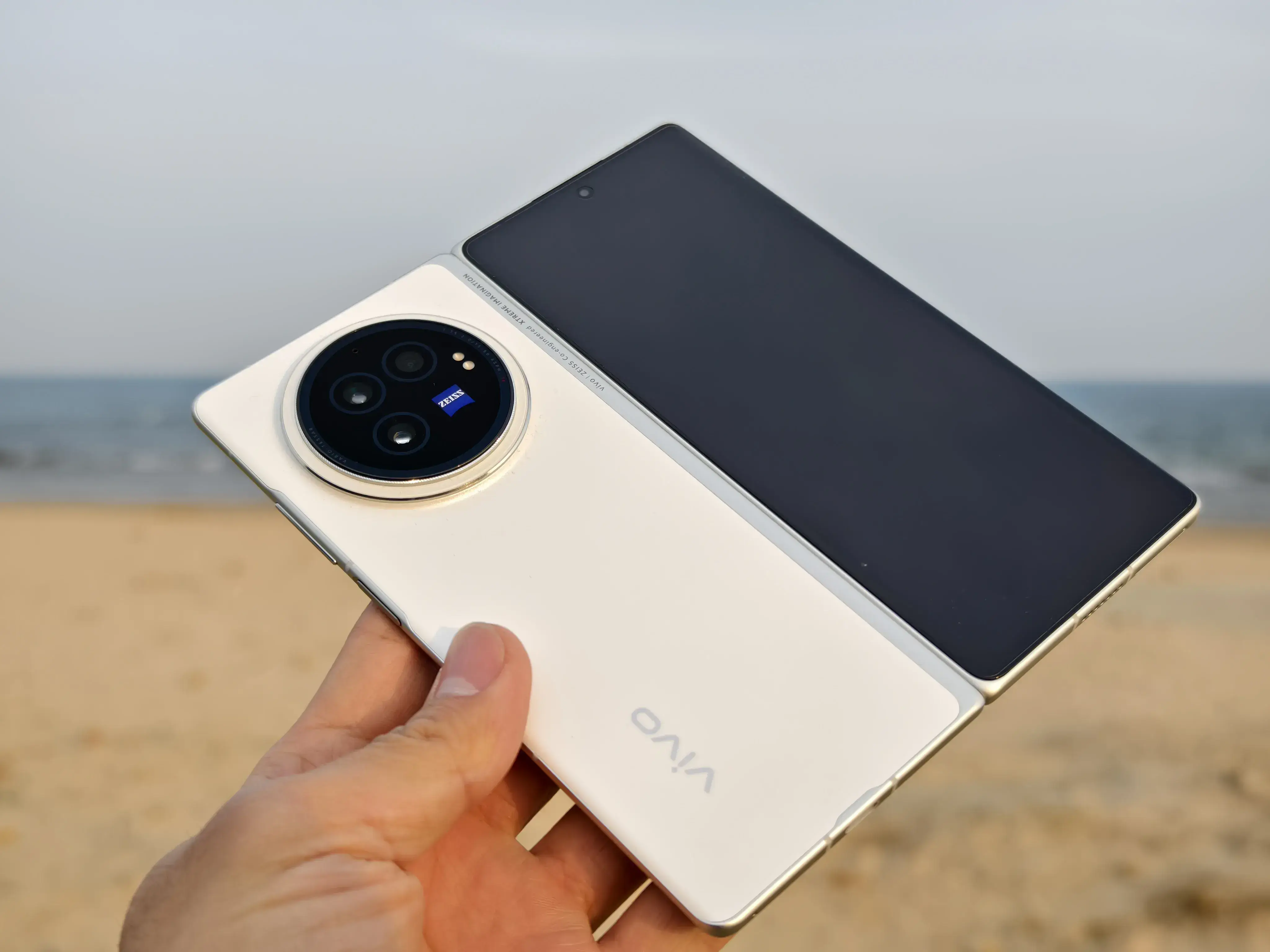 三星折叠屏手机怎么样 华为三星折叠屏哪个更高级