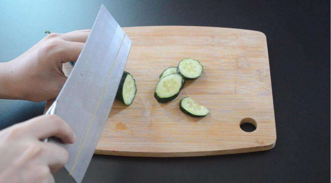 用一根“夸克级”的细丝,快速切割人体,会有什么后果...