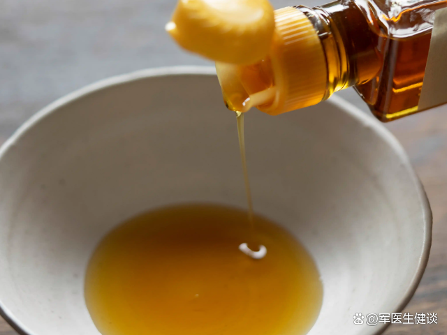 开水冲鸡蛋滴香油，天天喝身体到底会发生啥神奇变化？