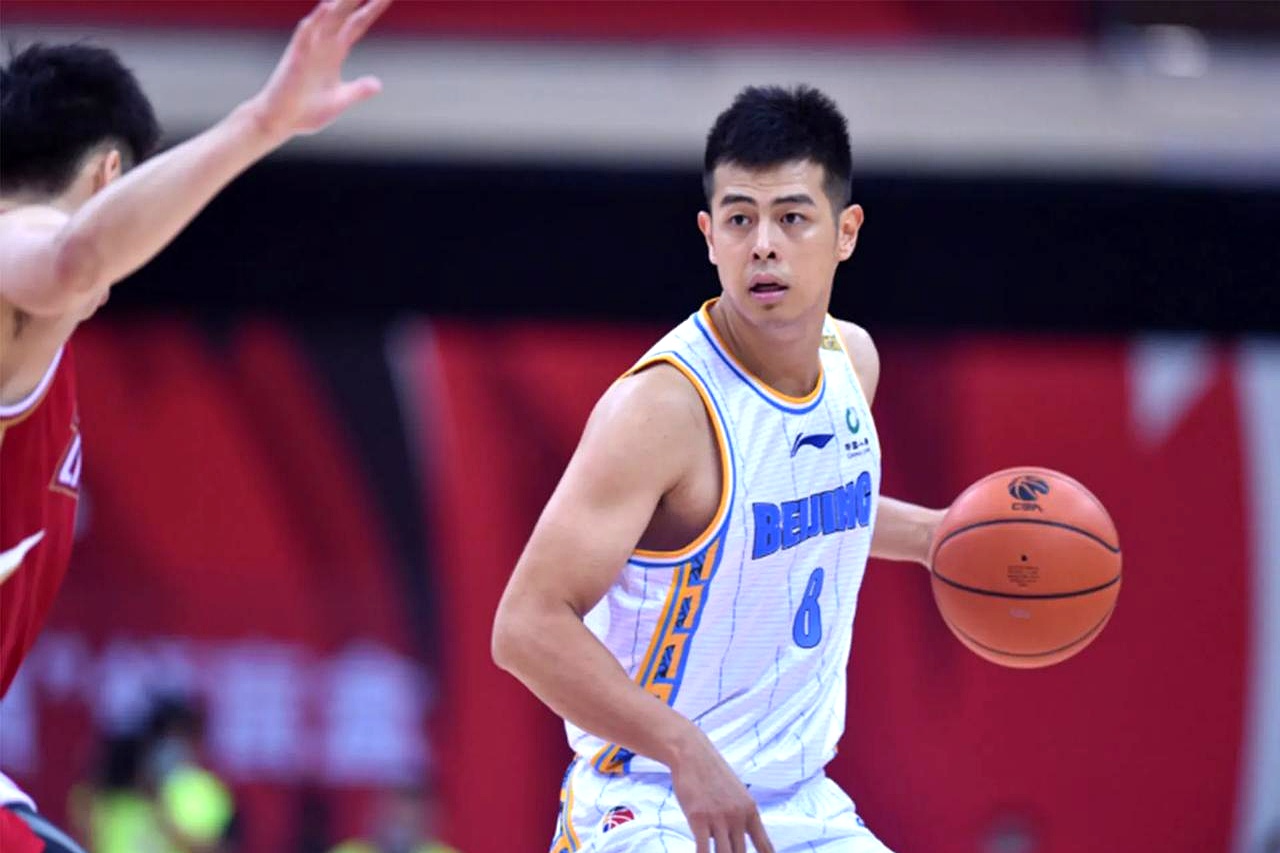 方硕北京首钢薪水多少 方超巨11年职业生涯回顾